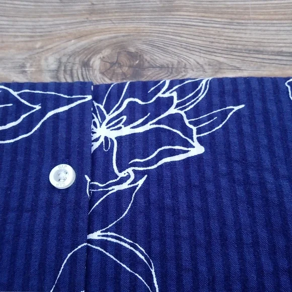 New Gap Seersucker Short Sleeve Striped Hawaiian Blue Button Up Shirt - Picture 7 of 10